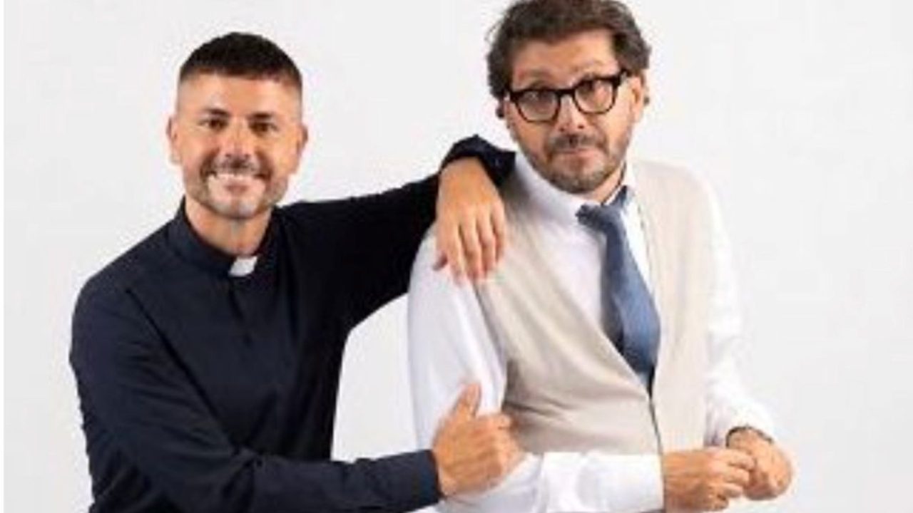 Gianni Fiorellino in scena al Politeama: emozioni e storie per le famiglie napoletane con «’A voce d’e…