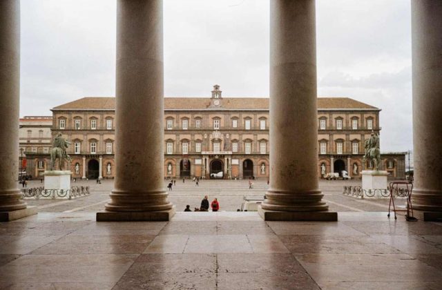 Riapre il Giardino Romantico di Palazzo Reale: un angolo di pace nel cuore di Napoli ritrova nuova vita.