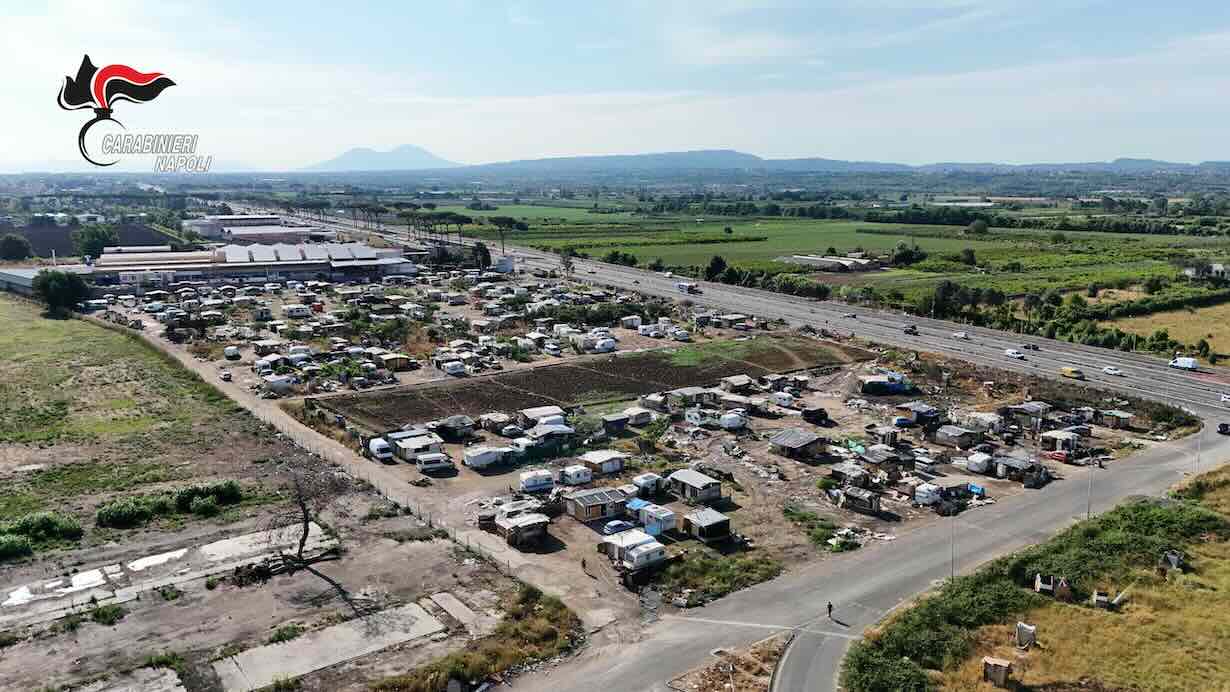 Giugliano, operazione contro il campo rom: controllati 94 cittadini e sequestrati 32 veicoli