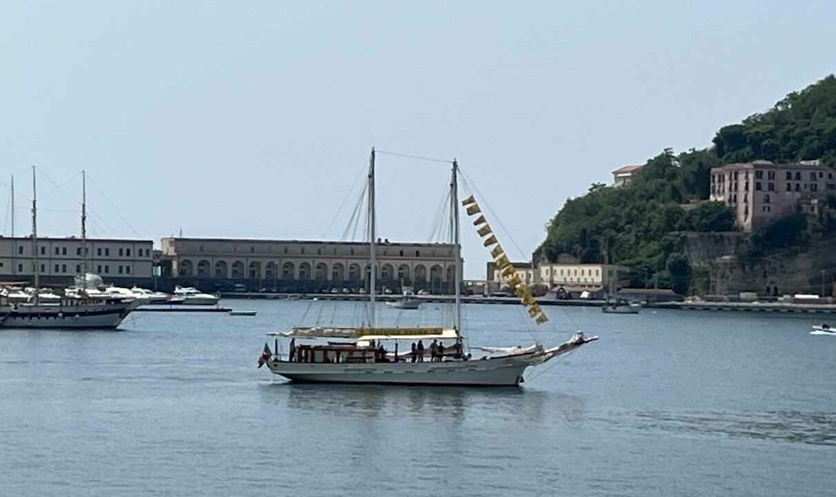 Bagnoli si candida a diventare il faro dell’ecogiustizia: Goletta Verde in visita per promuovere la…