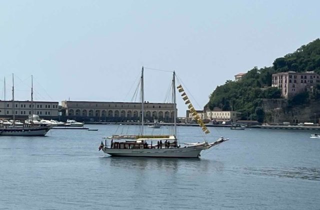 Bagnoli si candida a diventare il faro dell’ecogiustizia: Goletta Verde in visita per promuovere la…
