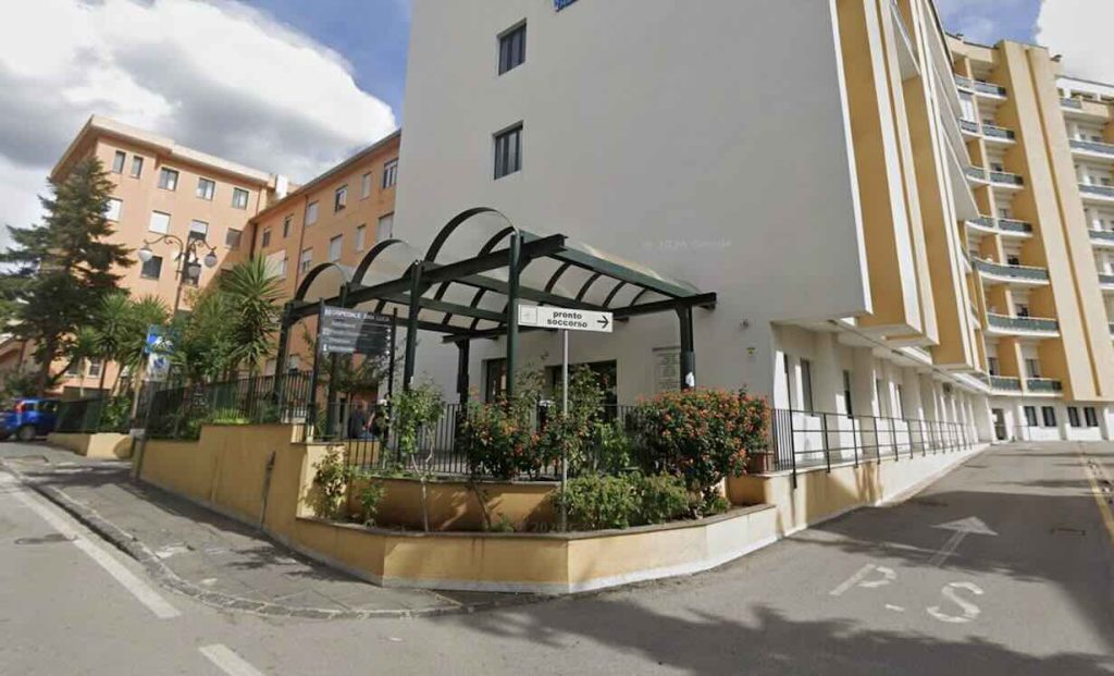 Castelnuovo Cilento: incidente sul lavoro, operaio in gravi condizioni dopo la caduta da un escavatore