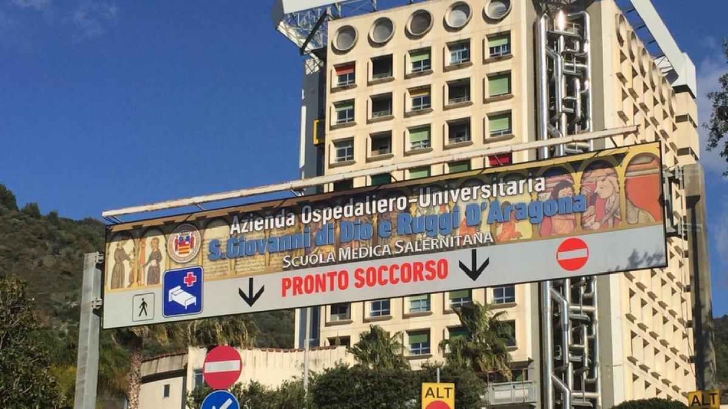 Ospedale Ruggi di Salerno, guasto elettrico ferma le attività: preoccupazione tra i pazienti