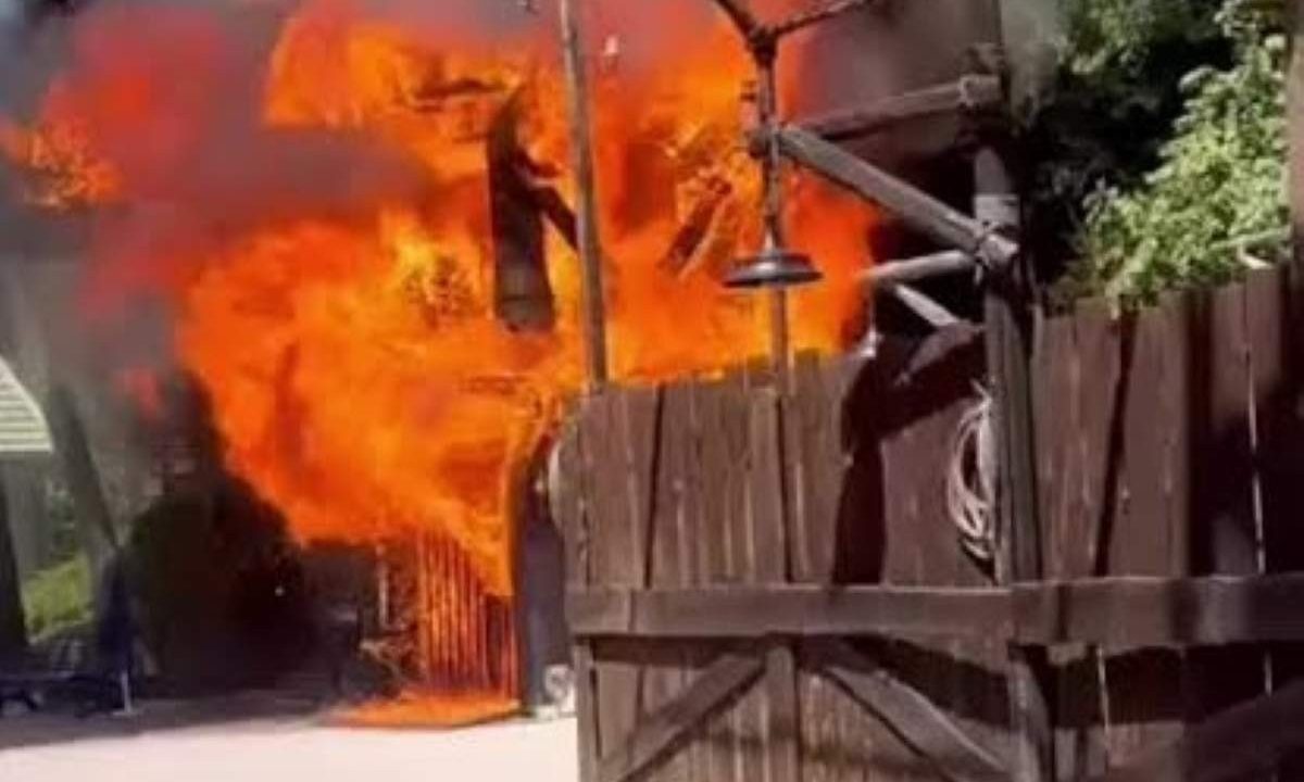 Incendio a Gardaland: fiamme nell’area Far West, evacuatati i visitatori ma il parco è sicuro