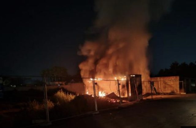 Giugliano, incendio nei container dei rifiuti: preoccupazione per la sicurezza dei cittadini