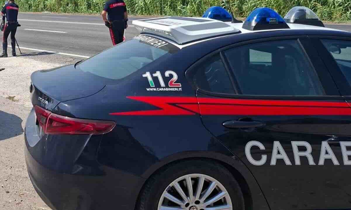 Mondragone, fiamme sulla Domitiana: due anziani tratti in salvo da un intervento tempestivo