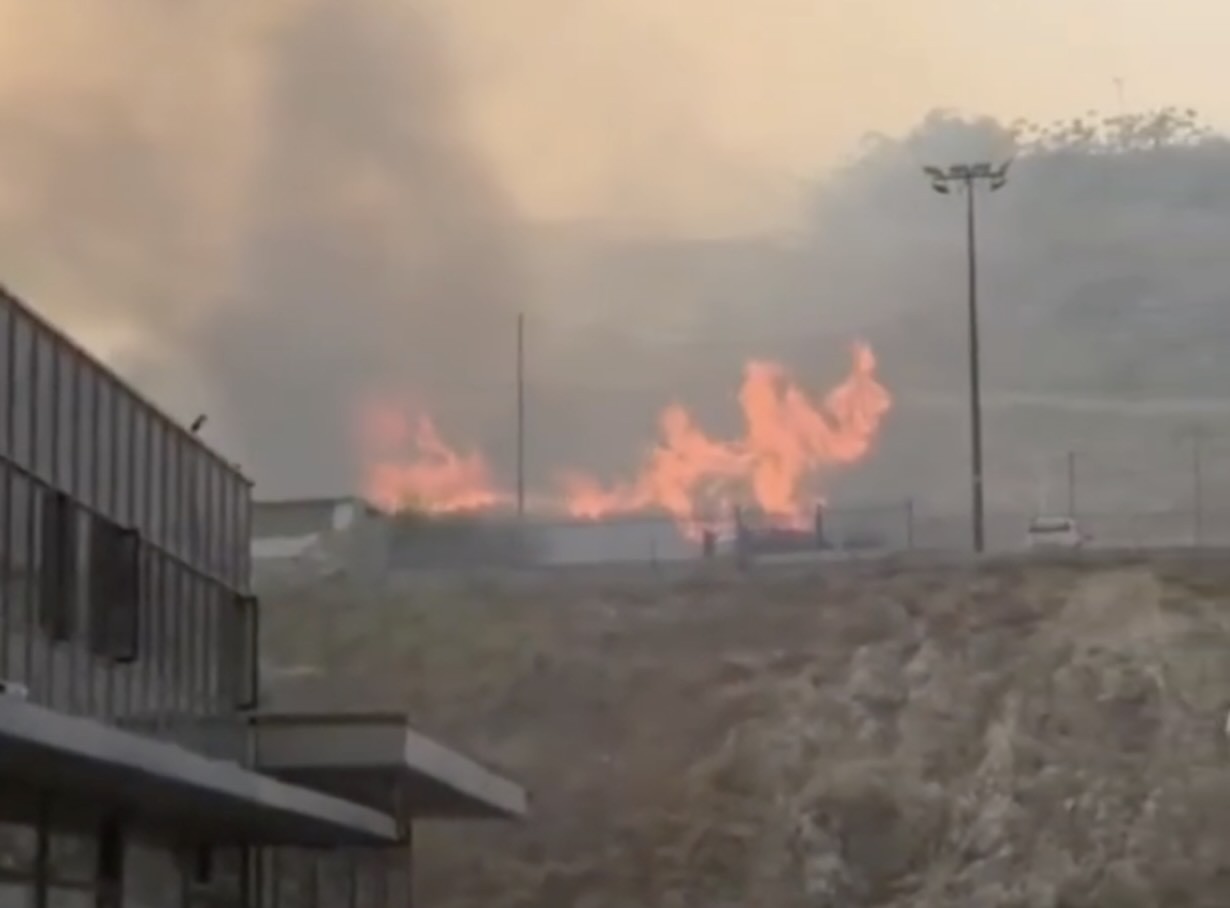Fiamme domate tra Pozzuoli e Agnano: la Procura avvia indagini dopo una notte drammatica