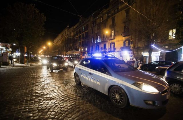 Fuga spericolata a Via Foria: giovane arrestato dopo un rocambolesco inseguimento