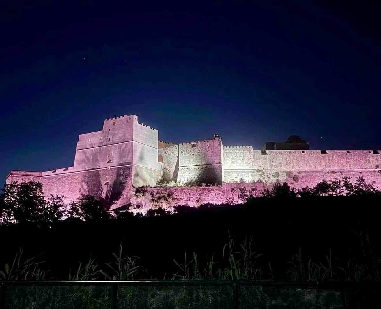 Festa interrotta: turisti bloccati nell’ascensore del Castello di Baia durante il Jazz Festival