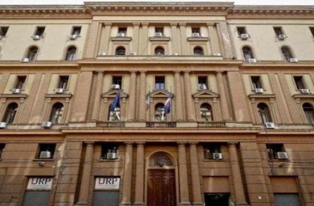 Uffici pubblici a Napoli nel mirino: denunciate condizioni insostenibili senza aria condizionata