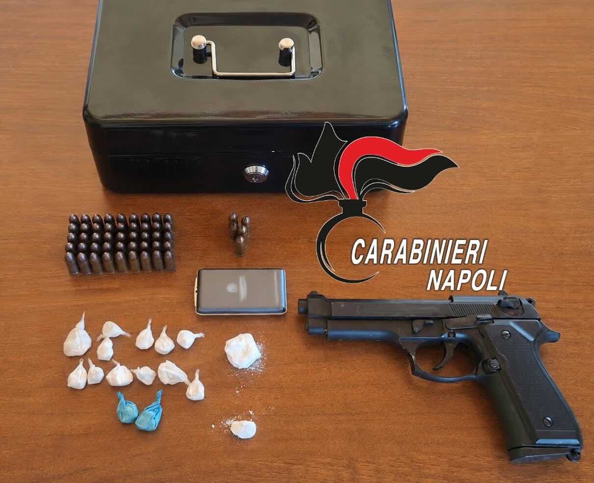 Napoli, fuga dal blitz: donna lancia cassaforte con cocaina dal balcone