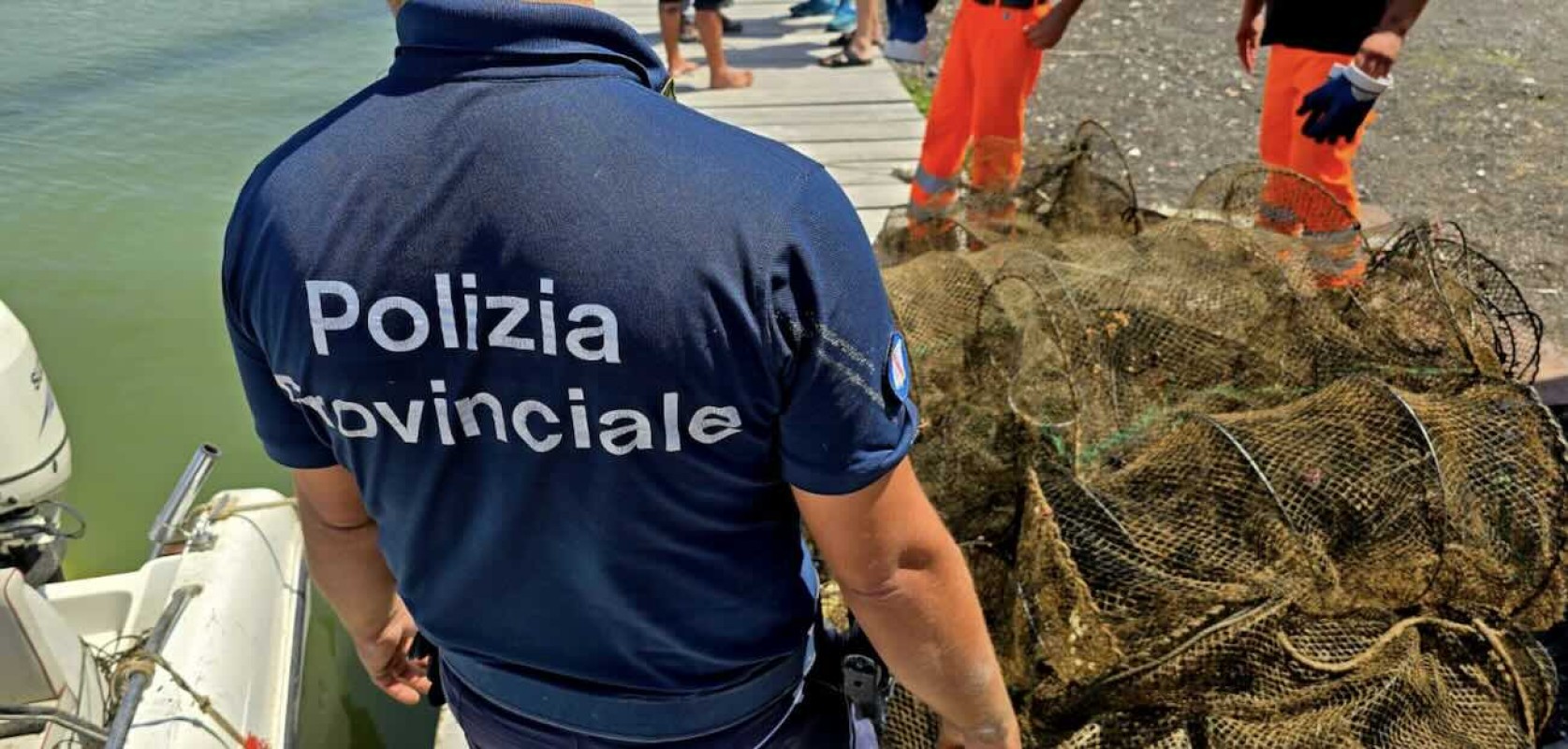 Litorale Domizio, operazione straordinaria: sequestro di 200 nasse abusive e fauna marina salvata