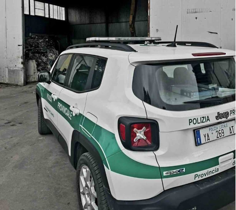 Marcianise, allerta per rifiuti tossici: imprenditore denunciato dopo sequestro deposito abusivo