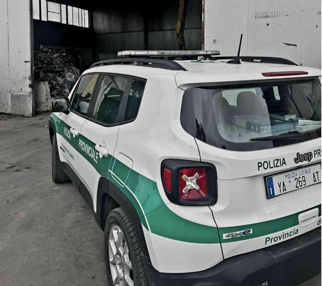 Marcianise, allerta per rifiuti tossici: imprenditore denunciato dopo sequestro deposito abusivo
