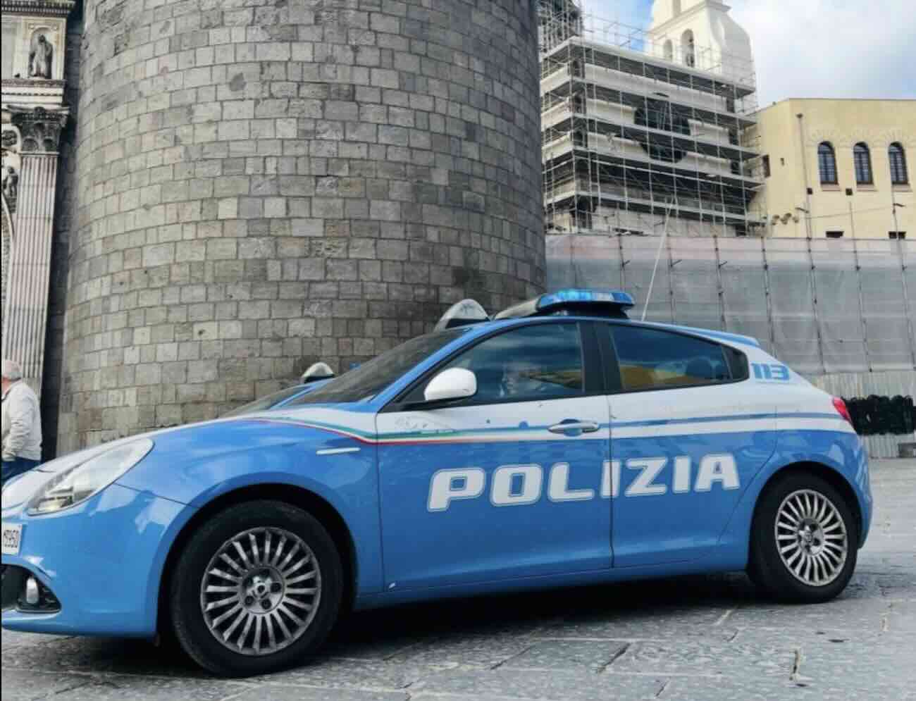 Polizia in azione: controlli serrati tra Porta Capuana e via Chiaia, sgomenti i residenti