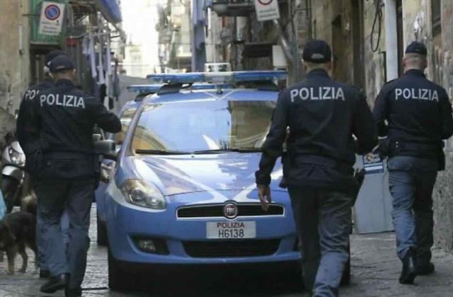 Quartieri Spagnoli, blitz della polizia: 367 identificati in sole 48 ore