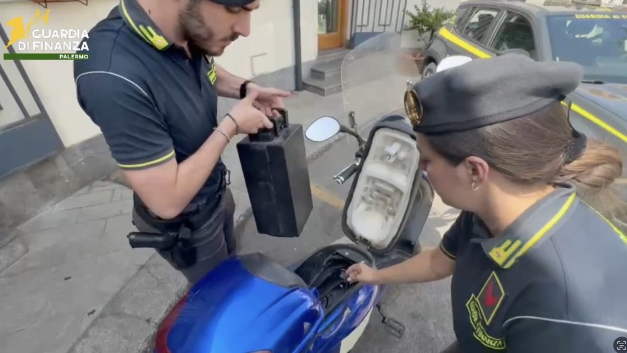 Sette mila scooter illegali ritirati: blitz in tutta Italia scopre una fioraia di irregolarità
