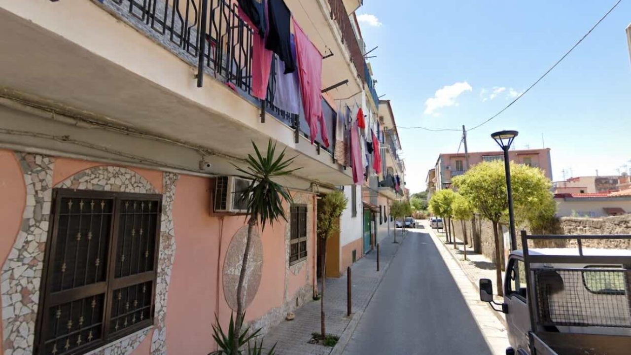 Agguato a Barra: un pregiudicato colpito nella notte, allerta tra i residenti