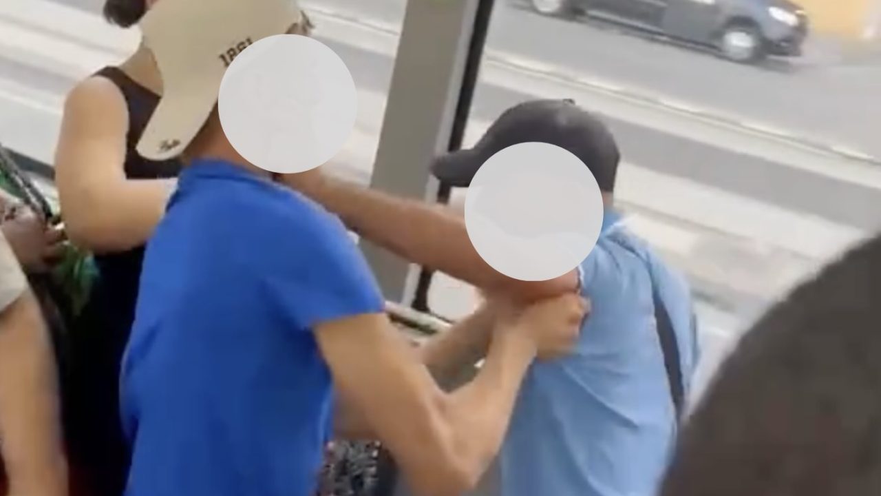 Aggressione su bus a Napoli: anziano colpito nel mezzo dei passeggeri, scatta la caccia al borseggiatore…