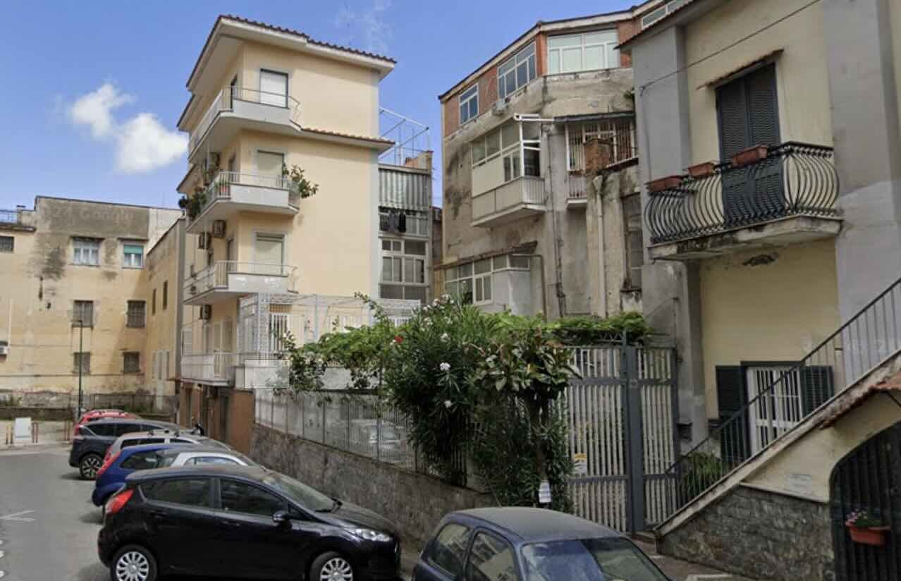 Napoli, tragedia all’Arenella: scoperto anziano senza vita, indagini in corso