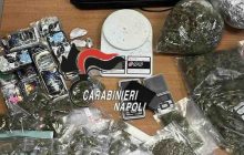 Napoli, operazione antidroga al concerto: due pusher arrestati e 2,4 chili di sostanze sequestrate