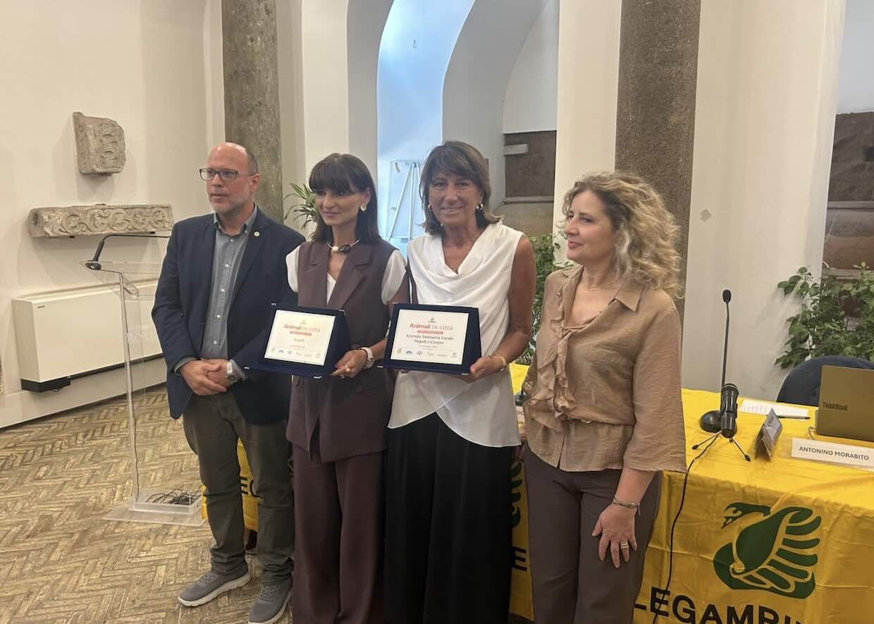 Napoli riconosciuta per il benessere animale: Comune e ASL premiati da Legambiente