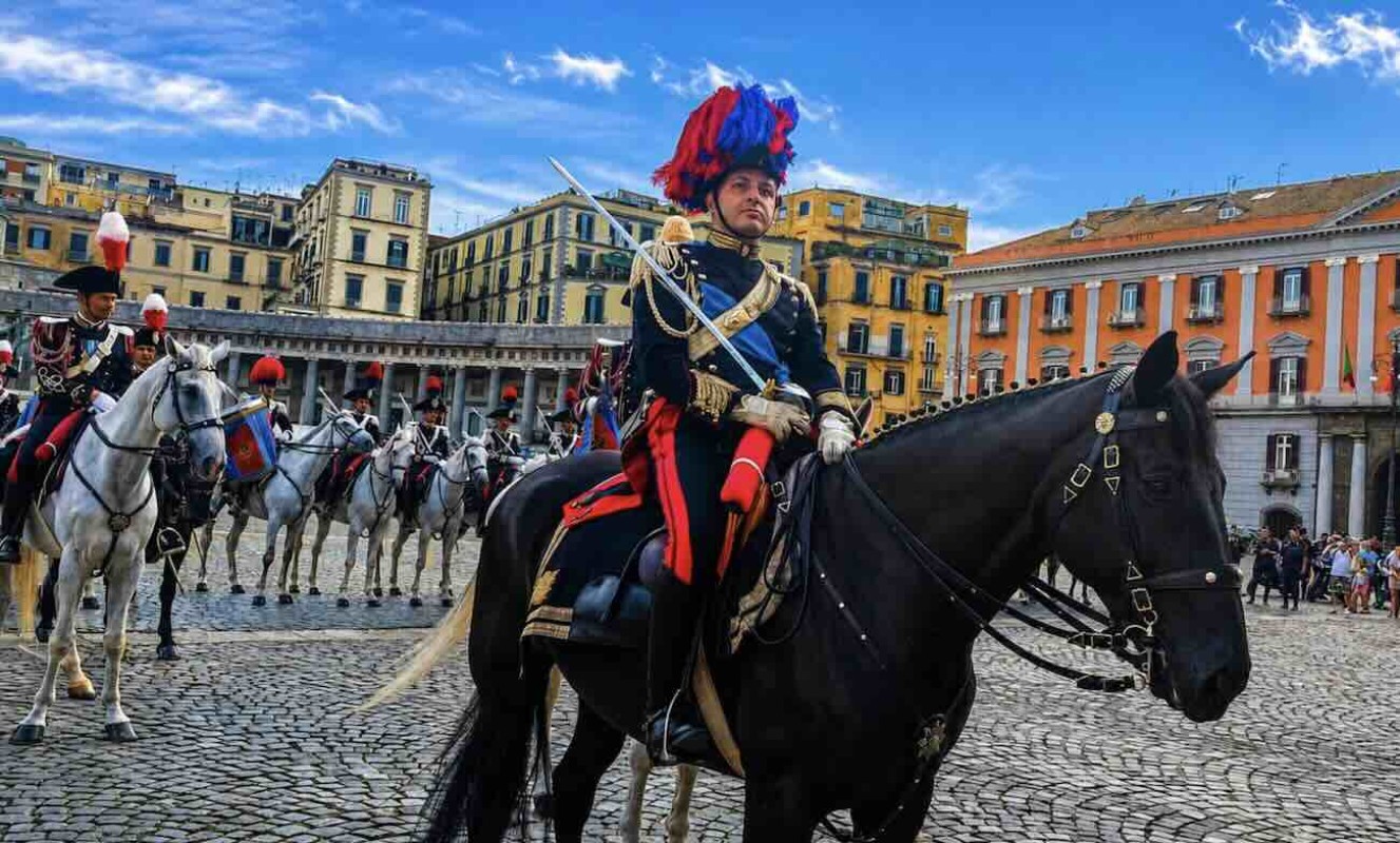 Carabinieri a cavallo in Villa Floridiana: sicurezza potenziata fino al 16 luglio a Napoli