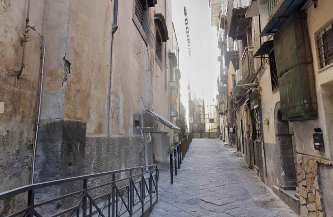 Napoli, dopo 28 anni di dominio: sgombero della casa del clan Misso