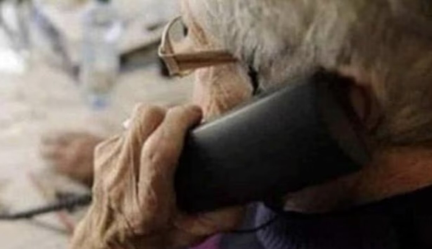 Anziane derubate in pieno giorno a Napoli: 90mila euro spariscono sotto i loro occhi