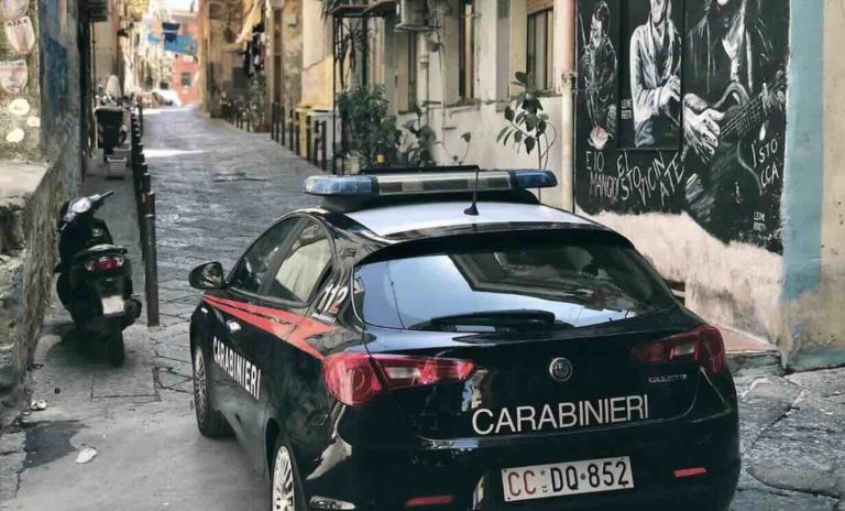 Napoli, giovane in scooter scappa dai militari: denuncia in arrivo per il 17enne