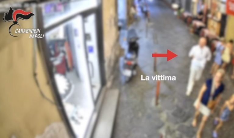 Violenta rapina ai Quartieri Spagnoli: due giovani arrestati