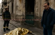 Napoli in lutto: 75enne carbonizzato in appartamento, una tragedia che segna la comunità