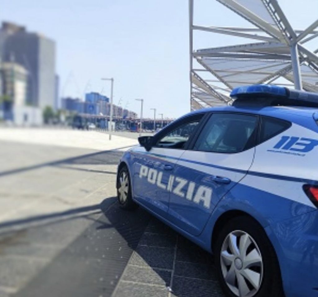 Piazza Garibaldi, 24enne irregolare ai domiciliari dopo il furto di un bracciale