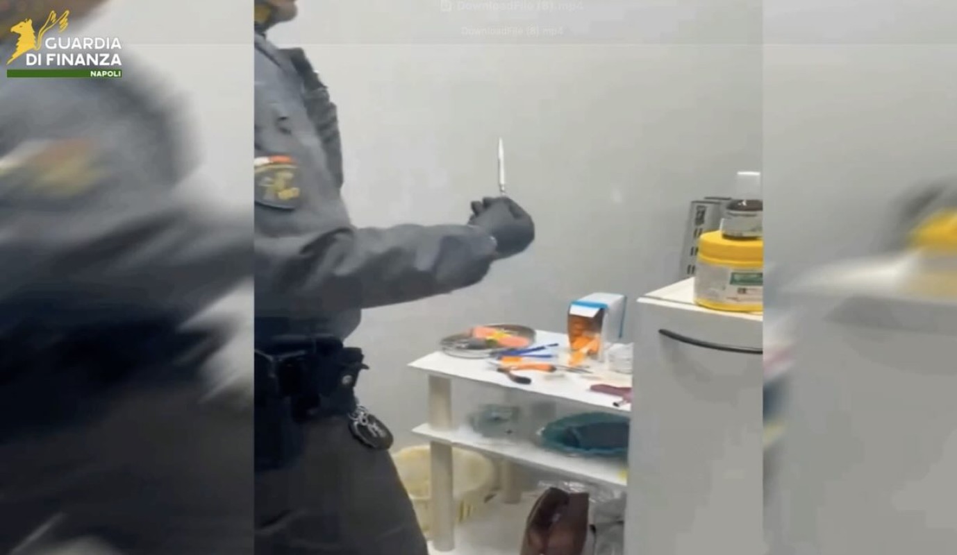 Parrucchiere di Napoli sotto indagine: due denunciati per tatuaggi illegali