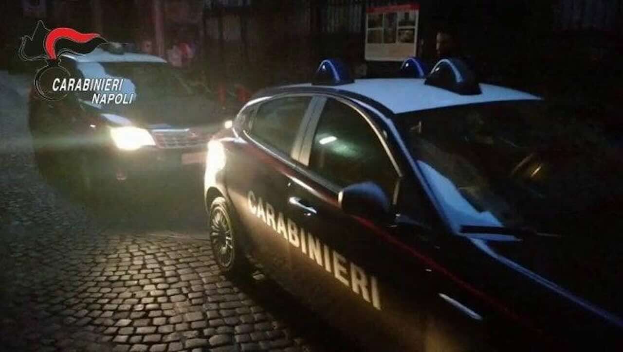 Porta Nolana, aggressione sotto il sole: 53enne accoltellato durante una lite per futili motivi
