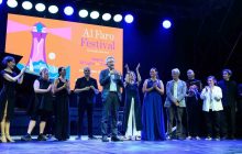 Faro illuminato: in cinquecento celebrano il ritorno del festival sul mare di Napoli