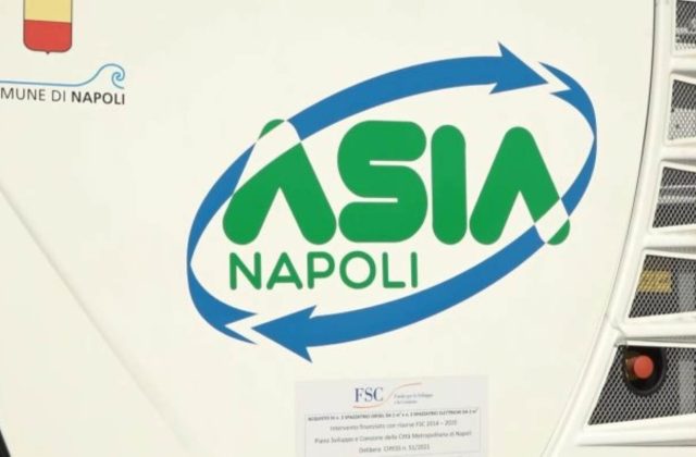 Napoli, allerta rifiuti: in sei mesi 1.883 verbali tra via Toledo e Montecalvario