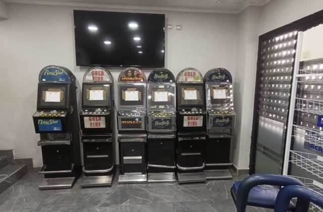 Napoli, sei slot machine abusive bloccate in un bar: sanzione da 66mila euro per il titolare
