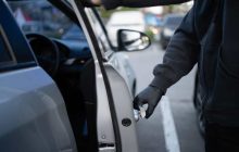 Napoli, tentato furto d’auto in via Firenze: arrestato un 45enne in flagranza di reato