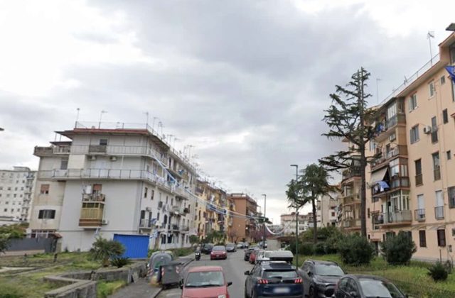 Napoli, spari nel Rione Villa: paura tra i residenti per colpi a salve