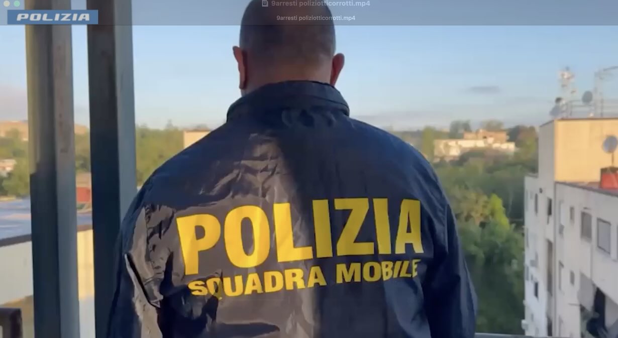 Arrestato a Napoli: scoperto un arsenale in casa, interviene la Squadra Mobile