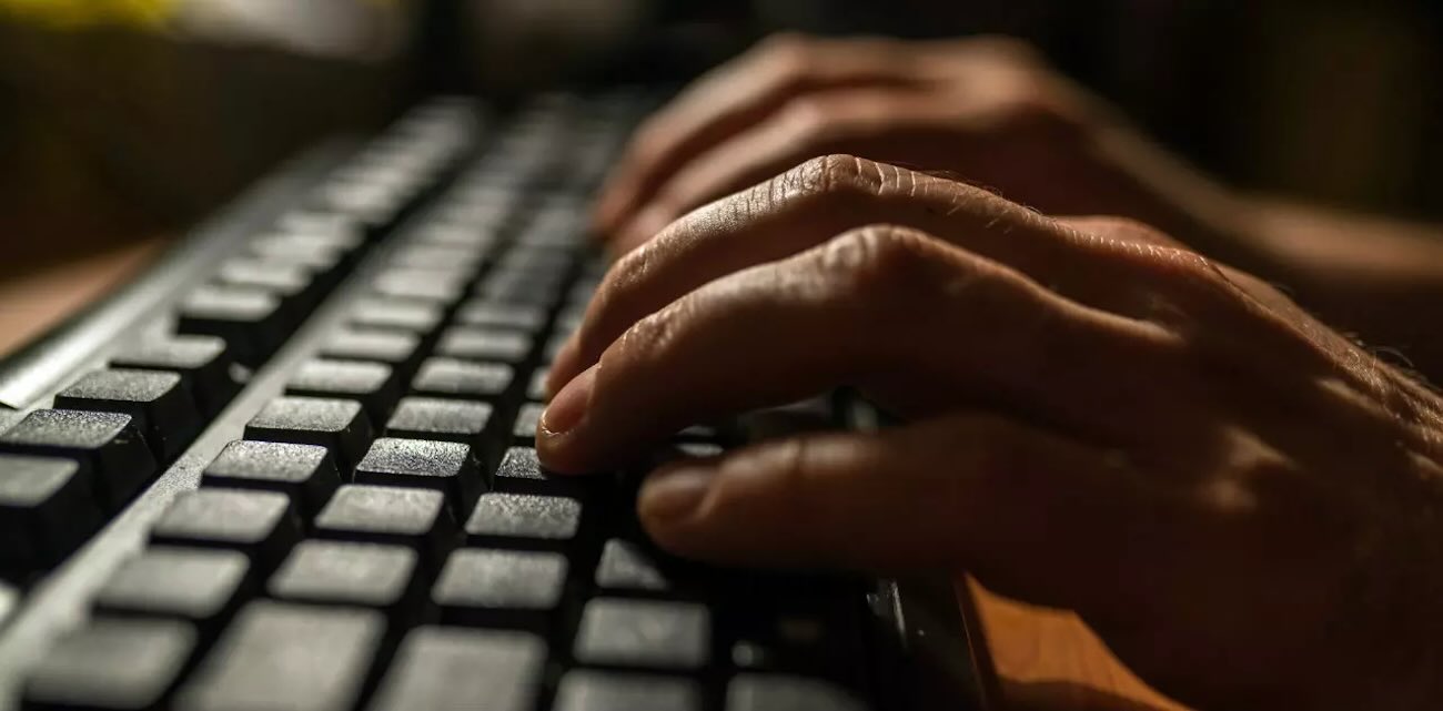 Stalking a Casoria: Arrestato un giovane di 23 anni dopo le minacce a una 17enne