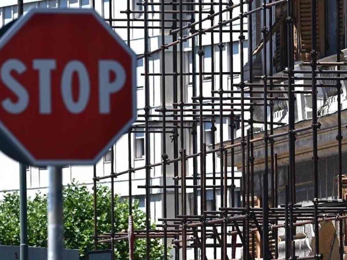 Assolto il datore di lavoro: dopo 10 anni, la sentenza sul tragico incidente di un operaio caduto dal tetto