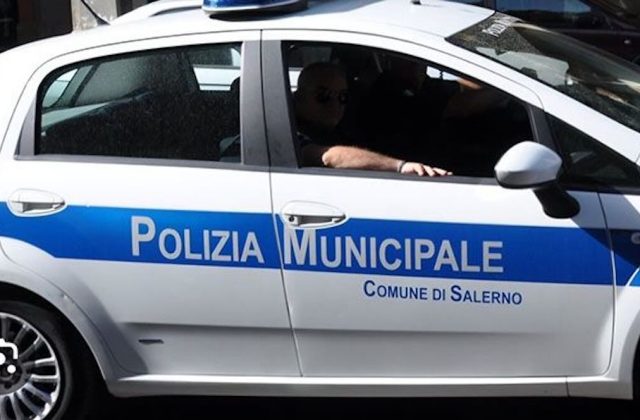 Catturato a Salerno l’uomo evaso: intervento della Polizia Municipale in azione