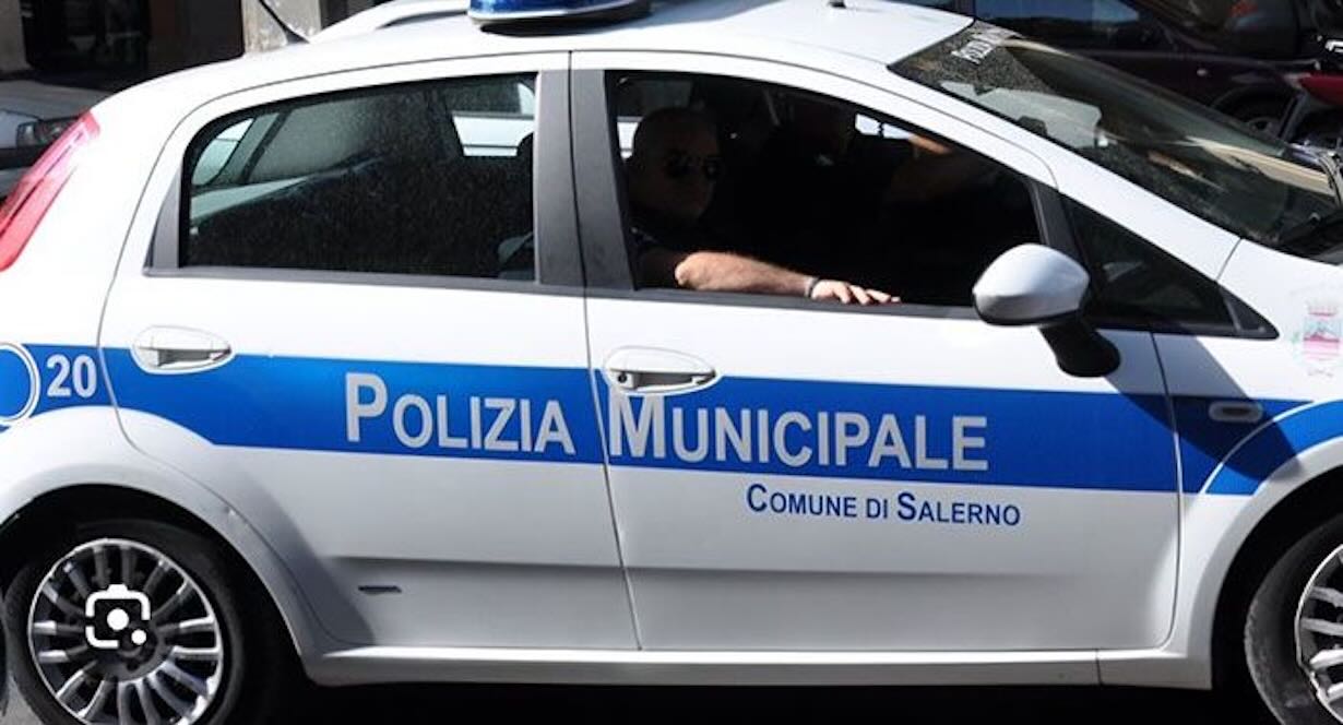 Catturato a Salerno l’uomo evaso: intervento della Polizia Municipale in azione