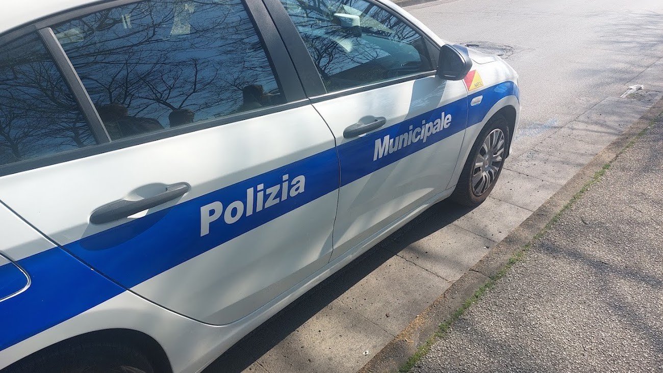 Sanzioni da 5mila euro per lettini abusivi: blitz sul litorale di San Giovanni a Napoli