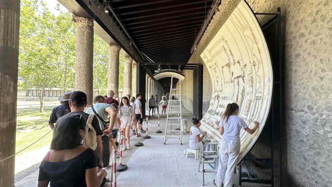Pompei si risveglia: il soffitto della Casa con Panificio torna a splendere