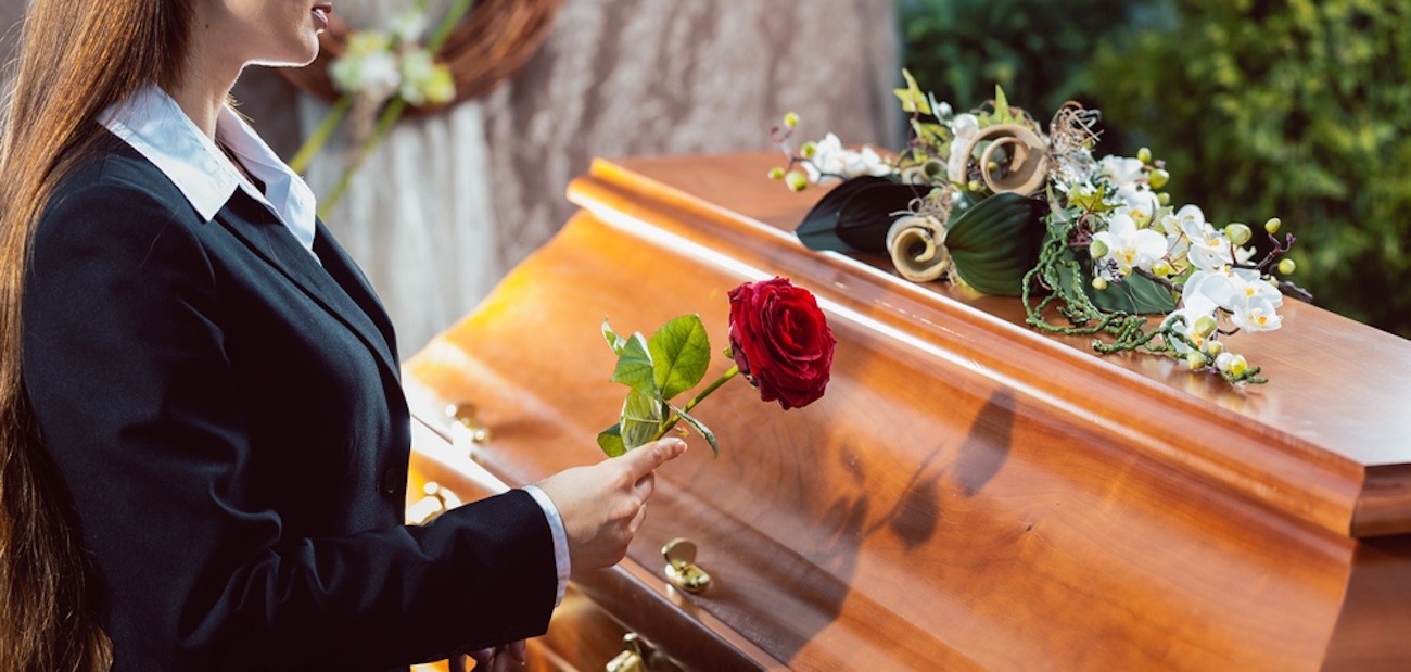 Pozzuoli, funerali laici in arrivo: la proposta di Più Europa per una nuova sala del commiato