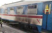 Caiazzo, paura in stazione: evacuato treno regionale per incendio