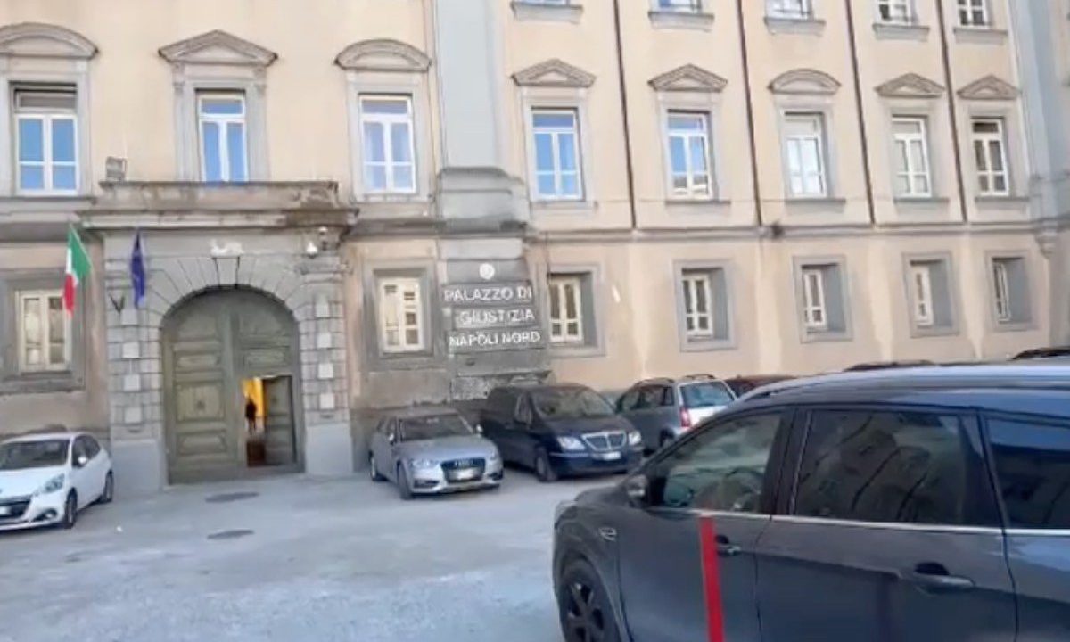Arresti shock tra Napoli e Caserta: violenze e maltrattamenti in strutture lager svelati.